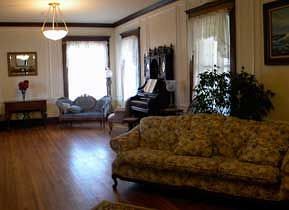 The Decker House Hotel Mason City Exterior photo